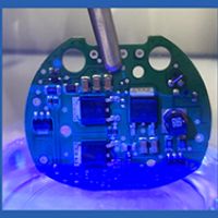 Mittels UV-Licht kontrollierbare Schutzbeschichtung